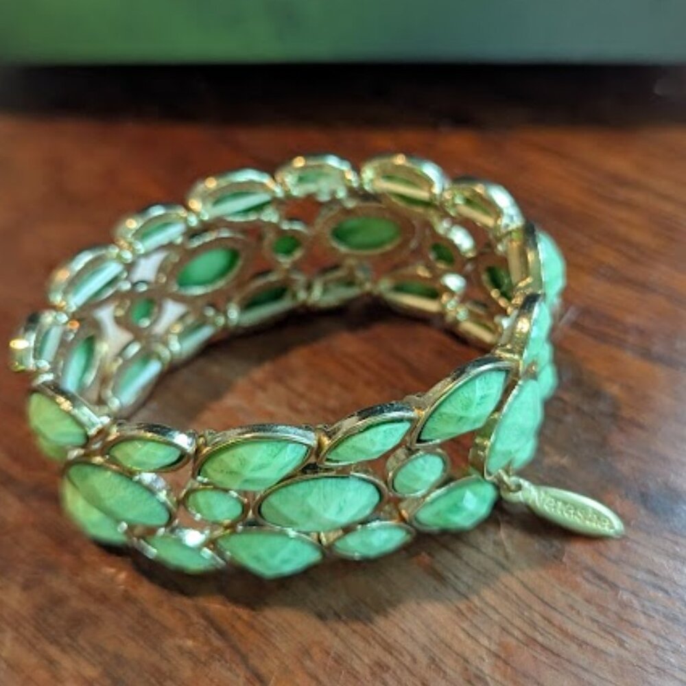 Natasha Costume Jewelry Bracelet  Aqua Cut Stones In Gold Colored Ovals